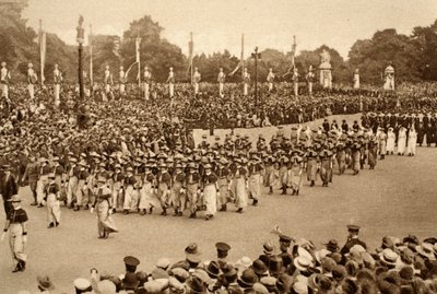 Krankenschwestern-Kontingente im großen Siegesmarsch der alliierten Streitkräfte durch London von English Photographer